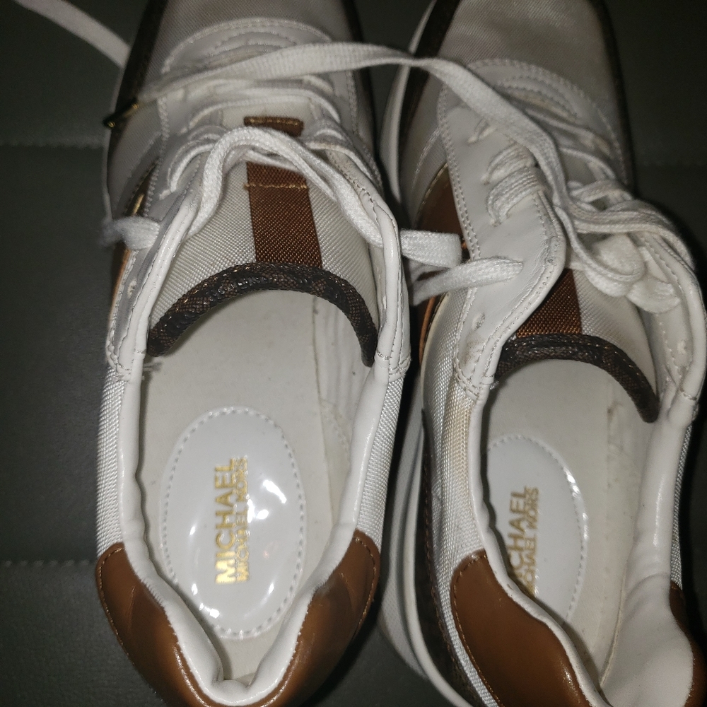 Michael Kors  7 1/2 sneakers